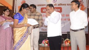  सेवानिवृत्त होने वाले अधिकारी व कर्मचारियों को कलेक्टर ने ससम्मान दी विदाई, किया सारे सत्वों का भुगतान