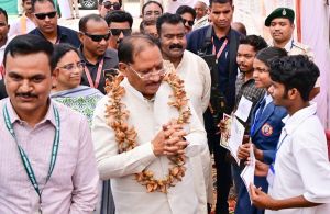  तेंदूपत्ते से समृद्धि, तीखुर से आत्मनिर्भरता : बड़ेकनेरा में वनाधारित आजीविका का सशक्त मॉडल बना प्रेरणा
