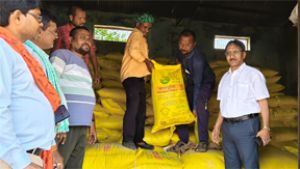  समितियों और निजी विक्रेताओं के पास खाद का पर्याप्त भंडार, किसानों को निर्बाध उपलब्धता सुनिश्चित