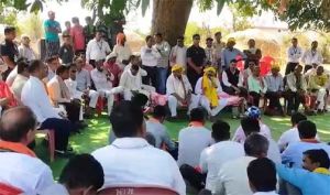 उप मुख्यमंत्री अरुण साव ने आम पेड़ के नीचे लगाई चौपाल