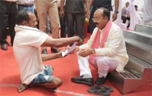  उप मुख्यमंत्री अरुण साव की संवेदनशीलता से दिव्यांग कपिल के चेहरे पर लौटी मुस्कान&rsquo;