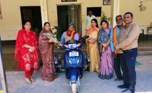  उप मुख्यमंत्री विजय शर्मा के प्रयासों से दिव्यांगजन बने आत्मनिर्भर, धनीराम पटेल को मिली पेट्रोल चलित स्कूटी