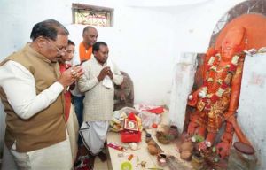  मुख्यमंत्री ने ऐतिहासिक चतुर्भुज विष्णु मंदिर में की पूजा-अर्चना, प्रदेश की सुख-समृद्धि की कामना