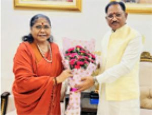  मुख्यमंत्री विष्णु देव साय से राष्ट्रीय पिछड़ा वर्ग आयोग की अध्यक्ष साध्वी निरंजन ज्योति ने  की सौजन्य भेंट