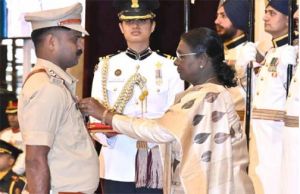  वित्त मंत्री ओपी चौधरी ने शौर्य चक्र से सम्मानित छत्तीसगढ़ पुलिस के जांबाज अधिकारियों को दी बधाई