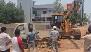  निगम ने रायपुरा से टाटीबंध तक  9 कंडम वाहनों को  हटाकर यातायात बाधा दूर की