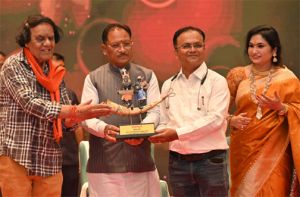 फिल्में समाज में सकारात्मक बदलाव की सशक्त माध्यम हैं - मुख्यमंत्री  विष्णु देव साय