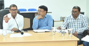 भिलाई निगम आयुक्त ने की समीक्षा बैठक, लंबित आवेदनों एवं विकास कार्यों में तेजी लाने के निर्देश भिलाई निगम आयुक्त ने की समीक्षा बैठक, लंबित आवेदनों एवं विकास कार्यों में तेजी लाने के निर्देश