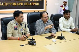 सड़क सुरक्षा में लापरवाही नहीं होगी बर्दाश्त : कलेक्टर सड़क सुरक्षा में लापरवाही नहीं होगी बर्दाश्त : कलेक्टर