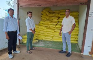   निर्धारित मूल्य से अधिक दर पर यूरिया विक्रय करने पर ग्रामोदय कृषि संसार निजी रासायनिक उर्वरक विक्रय केंद्र को कारण बताओ नोटिस जारी