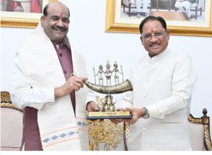    लोकसभा अध्यक्ष ओम बिरला ने मुख्यमंत्री  विष्णु देव साय से की सौजन्य भेंट