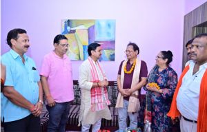केंद्रीय राज्यमंत्री तोखन साहू ने विशिष्ट जनों से किया जनसंपर्क