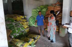 दुर्ग जिले के 135 खाद विक्रय केंद्रों का औचक निरीक्षण, अमानक उर्वरक जब्त
