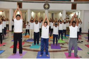 अंतर्राष्ट्रीय योग दिवस पर लोकभवन में किया गया योगाभ्यास