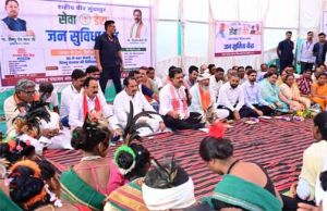  उप मुख्यमंत्री विजय शर्मा ने बोड़ागांव में ग्रामीणों के बीच चौपाल लगाकर किया संवाद