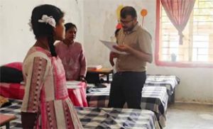  छात्रावासों में लापरवाही पर सख्त कार्रवाई, भृत्य और अधीक्षक निलंबित