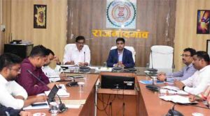  सीएम हेल्पलाइन 1076 में प्राप्त आवेदनों का प्राथमिकता के साथ समय-सीमा में करें गुणवत्तापूर्ण निराकरण - कलेक्टर