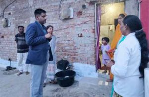  कलेक्टर ने उच्च जोखिम वाली गर्भवती माताओं के घर पहुंचकर जाना हालचाल
