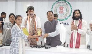  मुख्यमंत्री विष्णुदेव साय ने मेधावी विद्यार्थियों का किया सम्मान