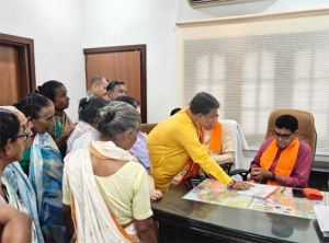  'सहयोग केन्द्र' में राजस्व मंत्री वर्मा ने किया कार्यकर्ताओं से संवाद