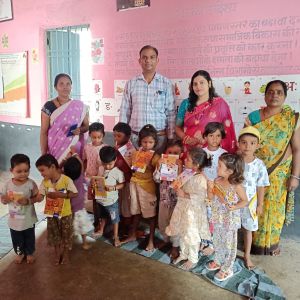 बच्चों के चेहरों पर मुस्कान, कर्मचारियों का जन्मदिन बना यादगार बच्चों के चेहरों पर मुस्कान, कर्मचारियों का जन्मदिन बना यादगार
