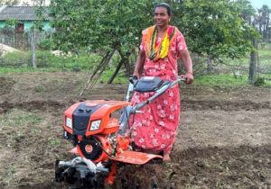   हल-बैल से मशीन तक का सफर : सोढ़ी तिरपो बनीं आधुनिक खेती की नई पहचान