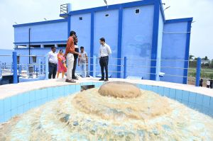कलेक्टर ने मोतिमपुर एवं अंजोरा ढ़ाबा समूह जल प्रदाय योजनाओं का किया निरीक्षण