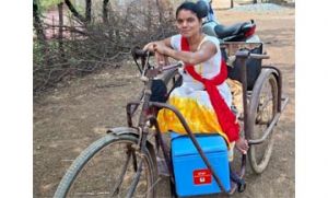  दिव्यांगता को बनाया ताकतः मितानिन रूपा साहू 20 साल से पिला रहीं पोलियो की खुराक