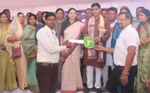  बदली बिलाईगढ़ के तिहारूराम की तकदीर : 4 लाख रूपए के अनुदान से मिला ट्रैक्टर