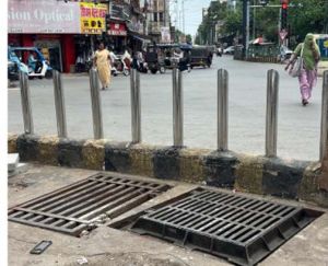 निगम ने जयस्तम्भ चौक के समीप नाले के खुले चेम्बर में तत्काल आवश्यक मरम्मत सुधार किया