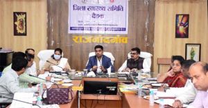  मातृ एवं शिशु मृत्यु दर में कमी लाने समर्पित भाव से करें कार्य - कलेक्टर