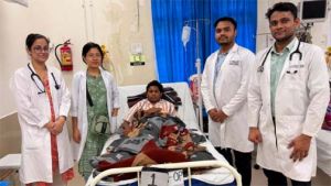  सिम्स बिलासपुर के चिकित्सकों की तत्परता से चाकू लगने से गंभीर घायल 15 वर्षीय किशोर को मिला नया जीवन