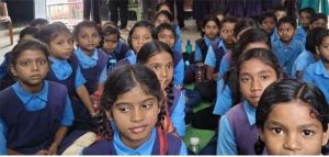  शाला त्यागी बालिकाओं को बैग, कॉपी एवं पेन का वितरण कर किया गया प्रोत्साहित