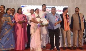  शिक्षा ही सफलता का मूल मंत्र है, कोई भी बच्चा शिक्षा से वंचित न रहे &mdash; पर्यटन मंत्री  राजेश अग्रवाल