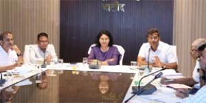  कलेक्टर ने ली बालोद विकासखण्ड के स्वास्थ्य विभाग के अधिकारी-कर्मचारियों की बैठक