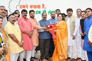 महापौर मीनल चौबे के नेतृत्व में रायपुर नगर निगम के एमआईसी सदस्य, जोन अध्यक्ष, पार्षद, एल्डरमैन उपमुख्यमंत्री अरुण साव से मिले