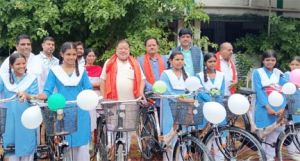 विधायक सुनील सोनी ने संत कंवर राम स्कूल में को किया साइकिल वितरण