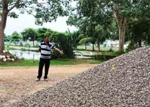  तालाब किनारे बिल्डिंग मटेरियल डम्प करने पर 1000 रुपये का जुर्माना
