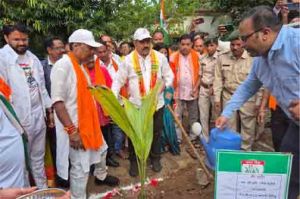  उप मुख्यमंत्री विजय शर्मा और वन मंत्री केदार कश्यप के नेतृत्व में बारसूर पहुंची बाइक तिरंगा यात्रा