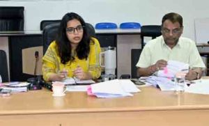  विकास कार्यों में तेजी लाने के साथ नागरिक शिकायतों का जल्द निराकरण हो - आयुक्त 