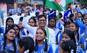 करीब 200 फीट लंबे तिरंगे के साथ उमड़ा जनसैलाब, वित्त मंत्री श्री ओ.पी. चौधरी हुए शामिल