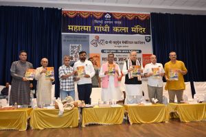 स्वर्गीय देवी प्रसाद चौबे ने गांव-गांव पहुंचाई राष्ट्र निर्माण और जागरूकता की भावना : डॉ. रमन 