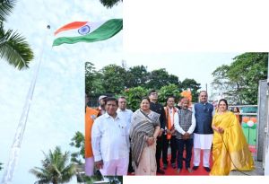 महापौर ने मरीन ड्राइव में 82 मीटर ऊँचे पोलपोस्ट पर फहराया राष्ट्रध्वज तिरंगा