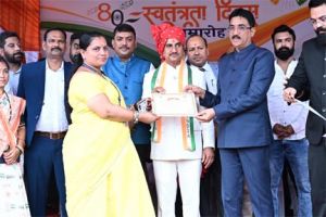 जनसंपर्क की सभी विधाओं में उत्कृष्ट कार्य के लिए सहायक जनसंपर्क अधिकारी रचना मिश्रा सम्मानित