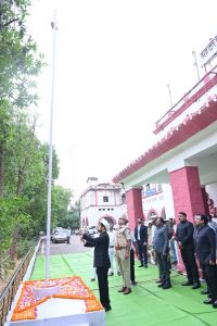 कलेक्टर ने किया ध्वजारोहण कलेक्टर ने किया ध्वजारोहण