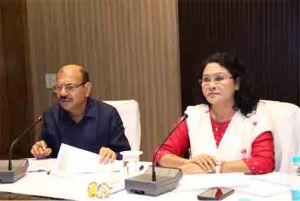  शिक्षा गुणवत्ता में सुधार हेतु प्राचार्य- शिक्षक पूरी लगन  के साथ अपने दायित्वों का निर्वहन करें - कलेक्टर 