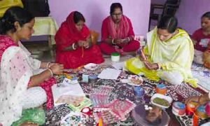 बिहान से कम लागत में राखी निर्माण को मिला नया आयाम, आत्मनिर्भर बन रहीं ग्रामीण महिलाएं बिहान से कम लागत में राखी निर्माण को मिला नया आयाम, आत्मनिर्भर बन रहीं ग्रामीण महिलाएं