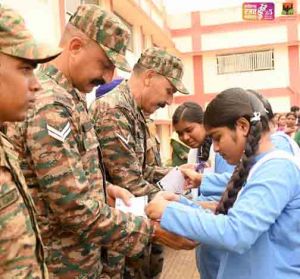  सेना के सम्मान में राखी का धागा, नवा रायपुर के पोस्टकार्ड पर विद्यार्थियों ने लिखे भावपूर्ण संदेश
