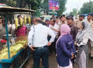  टीम प्रहरी अभियान अंतर्गत  एम्स हॉस्पिटल के सामने ठेलों को हटाकर मुख्य मार्ग को अतिक्रमण से मुक्त करवाया गया 