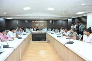 फुंडहर गौधाम मे बारिश में गौमाता को पानी से बचाने तत्काल मे तिरपाल की व्यवस्था के निर्देश